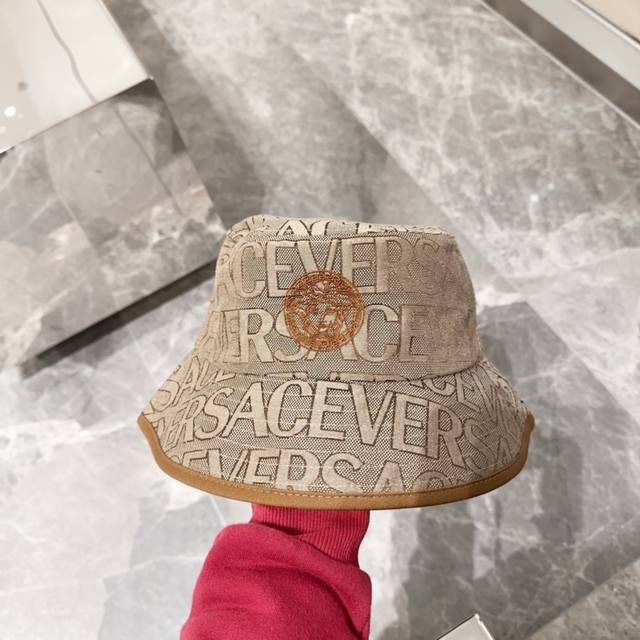 Versace 范思哲 24秋款款棒球帽最简洁的款式 专柜最新上市 市面独一无二版本 进口面料 做工走线整齐 绝对的高品质